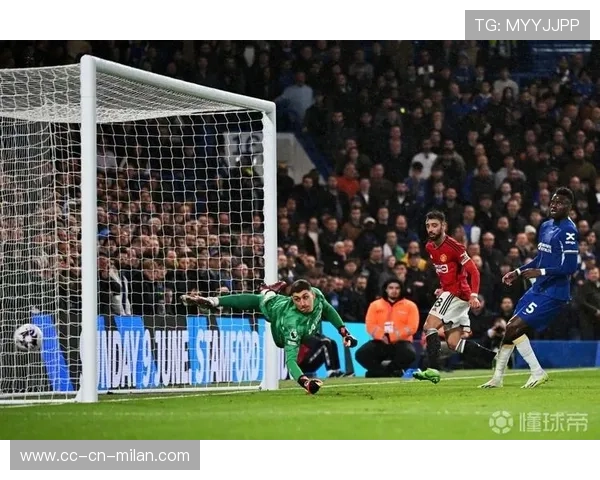 曼联禁区内转身射门瞬间完成